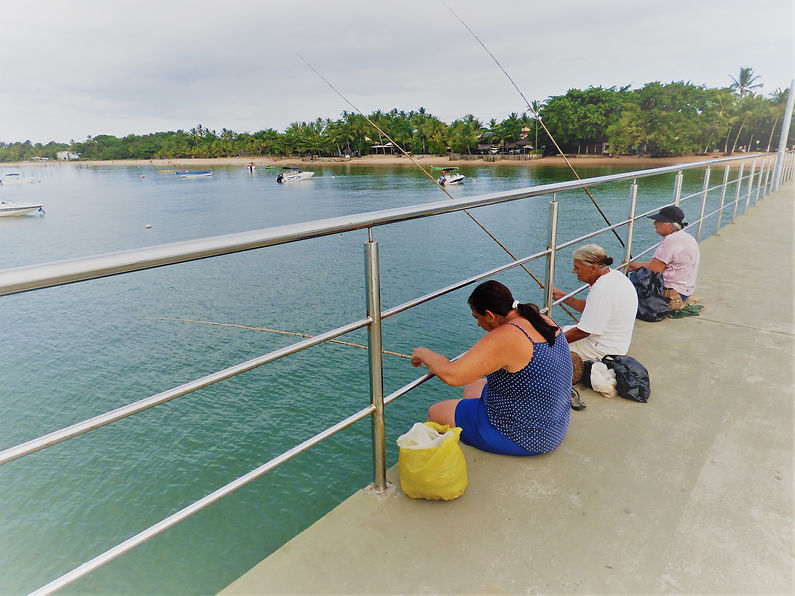 Foto 08 - Pescando na ponte.JPG